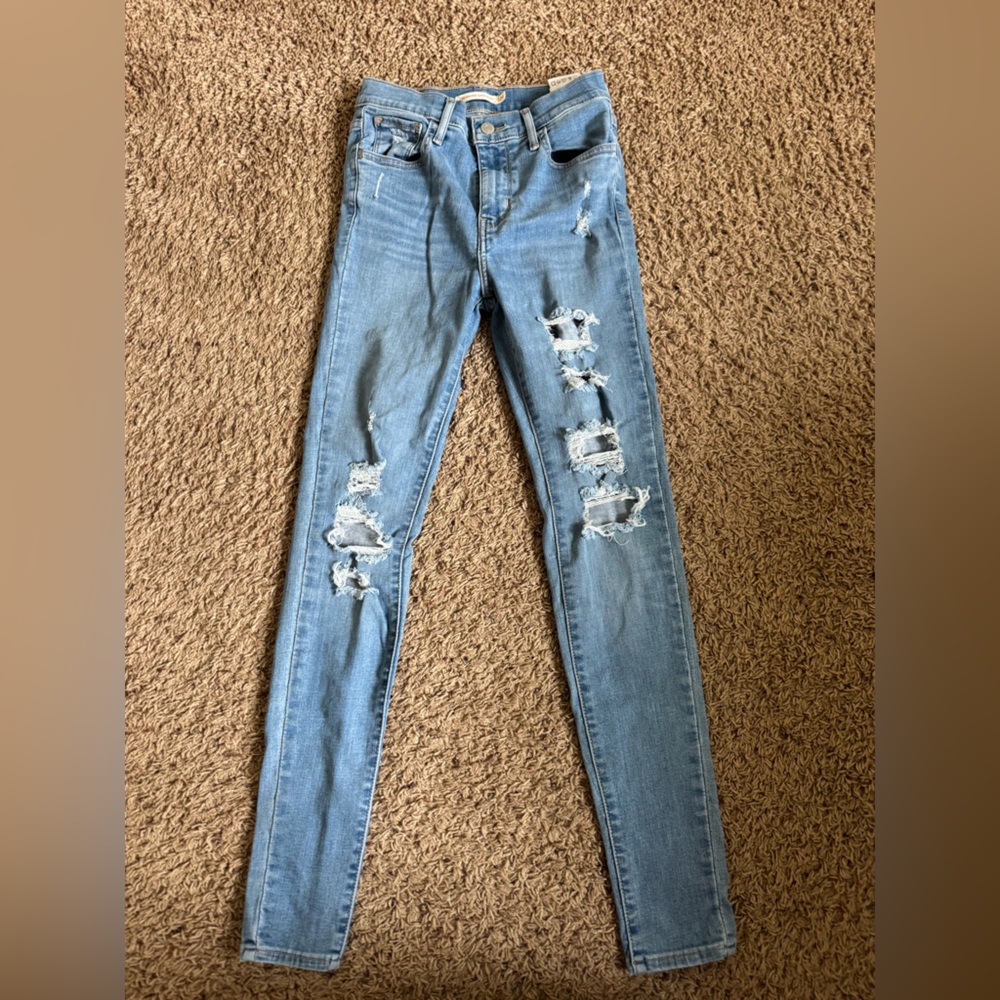 Levi’s 720 High Rise Super Skinny Light Blue Distressed Jeans size 26